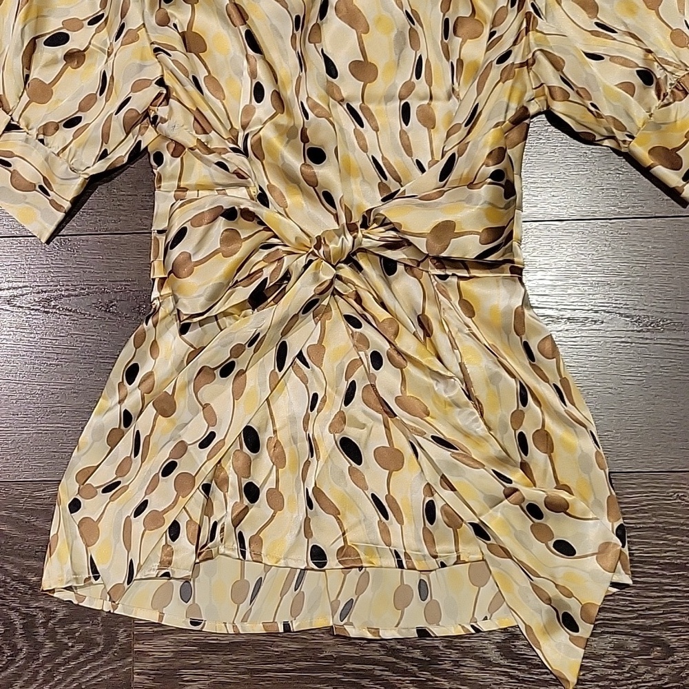 ❤️ NWOT! BCBGMAXAZRIA SATIN TIE BACK KEYHOLE TOP LARGE - Picture 7 of 7